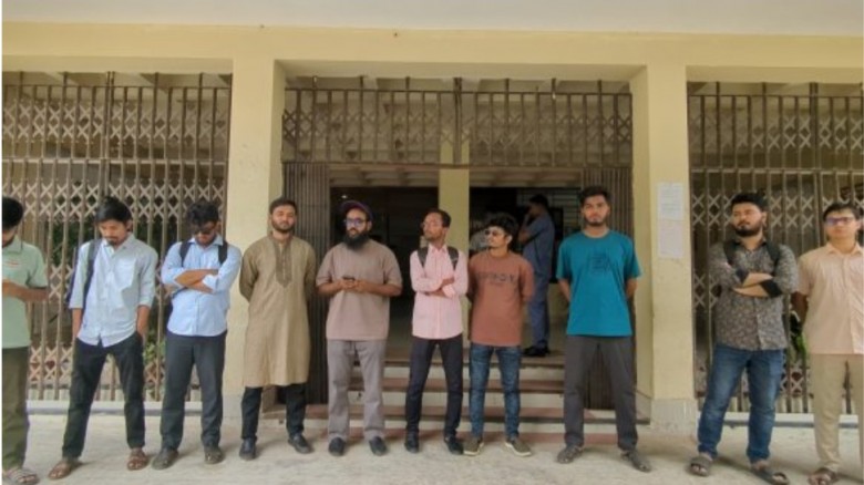 কুয়েটের শিক্ষার্থী বহিষ্কারের ঘটনার প্রতিবাদে কুবি...