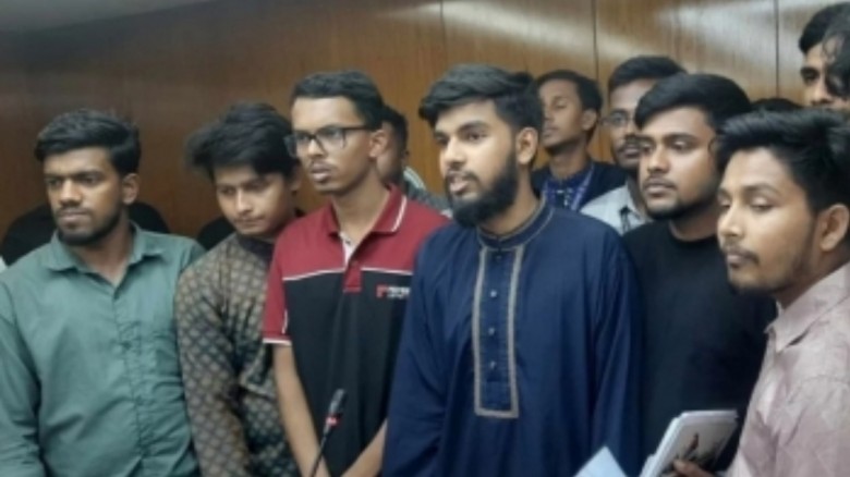 কঠোর আন্দোলনের হুশিয়ারি, বৈঠকে সন্তুষ্ট নয় শিক্ষার্থীরা