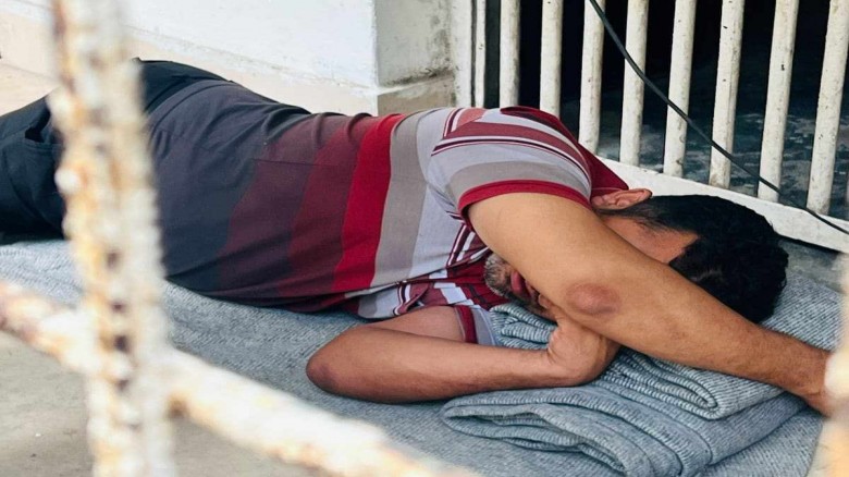 কুমিল্লায় স্বামীর হাতে স্ত্রী খুন, থানায় গিয়ে আত্...