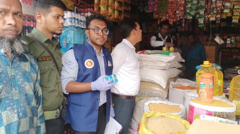 বরুড়ায় ৫ দোকানদারকে ৪৭ হাজার টাকা জরিমানা...
