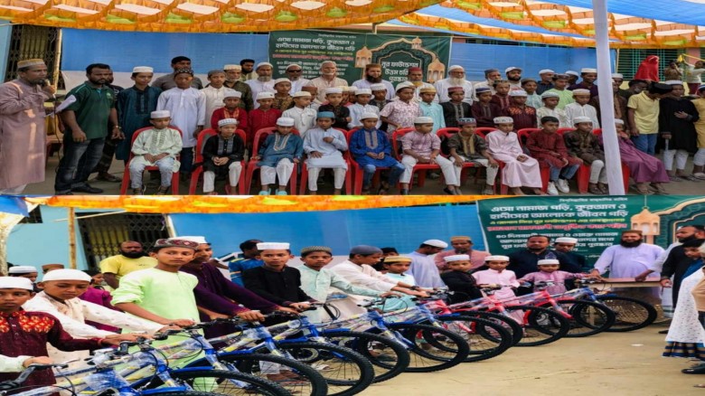 টানা ৪০ দিন জামাতে নামাজ পড়ায় বাইসাইকেল উপহার পেলো...
