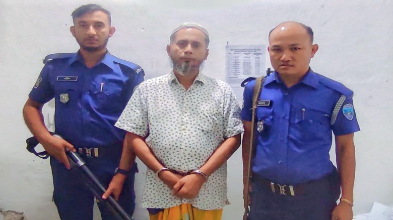 তিতাসে একাধিক মামলার আসামী সাবেক চেয়ারম্যান ফারুক ...