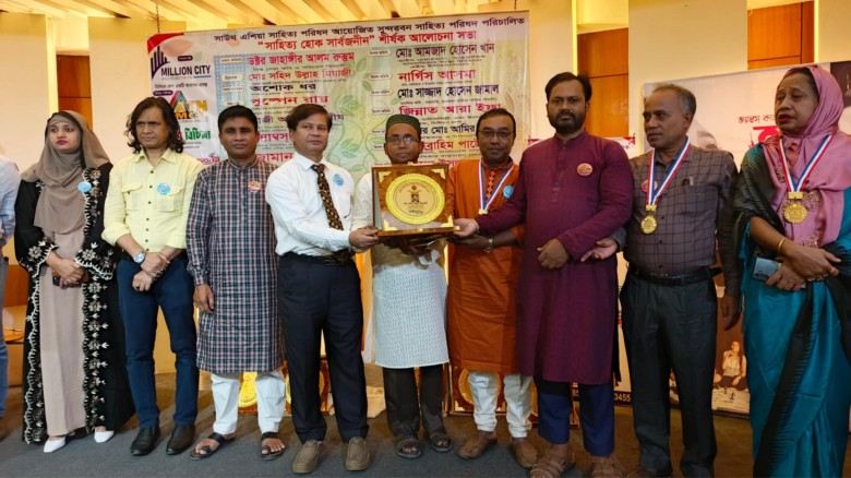 সাংবাদিকতা ও সমাজসেবায় বিশেষ অবদান রাখায় শহীদ উল্লাহ মিয়াজীকে সম্মাননা প্রদান