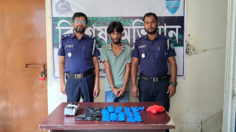 কুমিল্লায় ৫ হাজার ৯৭৭ পিস ইয়াবাসহ যুবক গ্রেফতার...