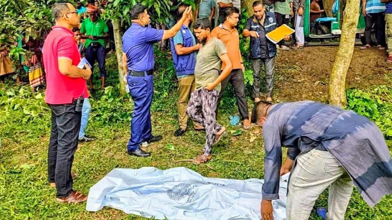 তিতাসে যুবকের গলাকাটা লাশ উদ্ধার...
