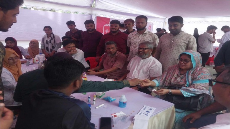 কুবিতে ‘জুলাই শহীদ দিবস’ উপলক্ষে রক্তদান ও বৃক্ষরো...