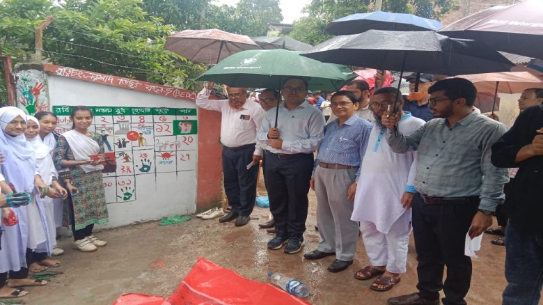 বুড়িচংয়ে শহীদদের স্মরণে গ্রাফিতি ও চিত্রাঙ্কন প্রত...