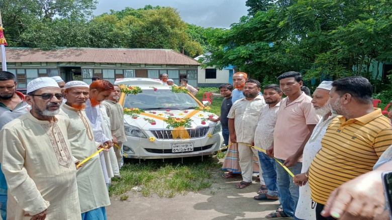 ব্রাহ্মণপাড়ায় ৩৩ বছর ইমামতির পর রাজকীয় বিদায়...
