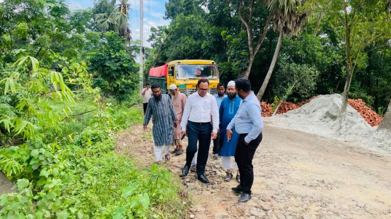 বুড়িচংয়ে দখলকৃত খাল উদ্ধারে প্রশাসনের অভিযান...