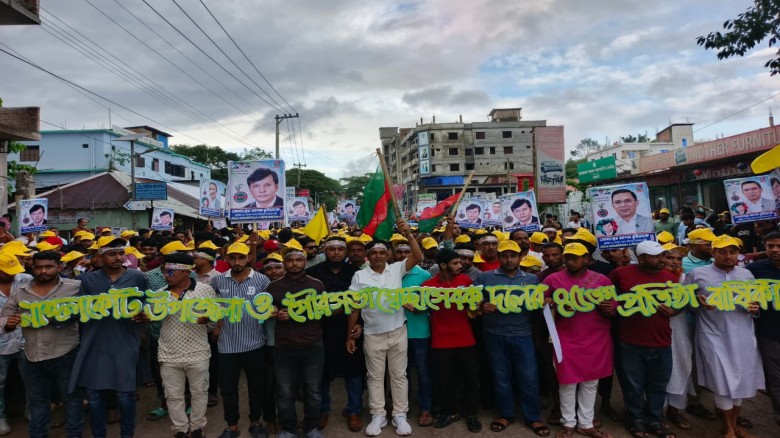 নাঙ্গলকোটে স্বেচ্ছাসেবক দলের প্রতিষ্ঠাবার্ষিকীতে ব...