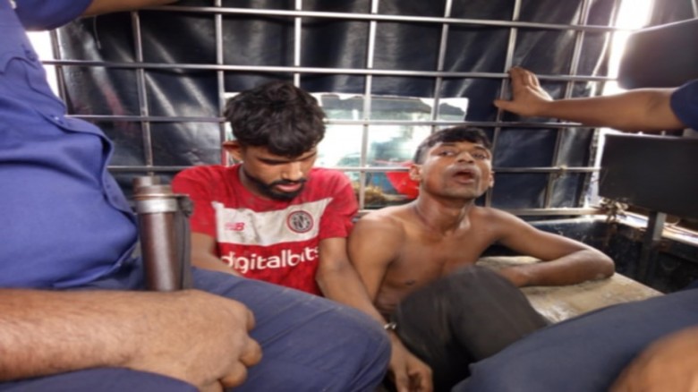 বাসে শ্লীলতাহানি ও ছিনতাইয়ের পর কুবি শিক্ষার্থীকে ফেলে দিলো দুর্বৃত্তরা