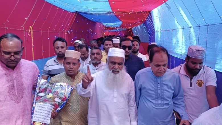 নাঙ্গলকোটে বিএনপি উপদেষ্টা মনিরুল হক চৌধুরীর মোটর ...