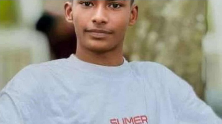 মনোহরগঞ্জে বুকে রড ঢুকিয়ে যুবককে হত্যা...