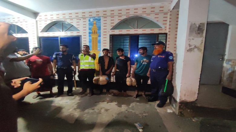 বুড়িচংয়ে গাঁজাসহ তিন মাদক কারবারি আটক