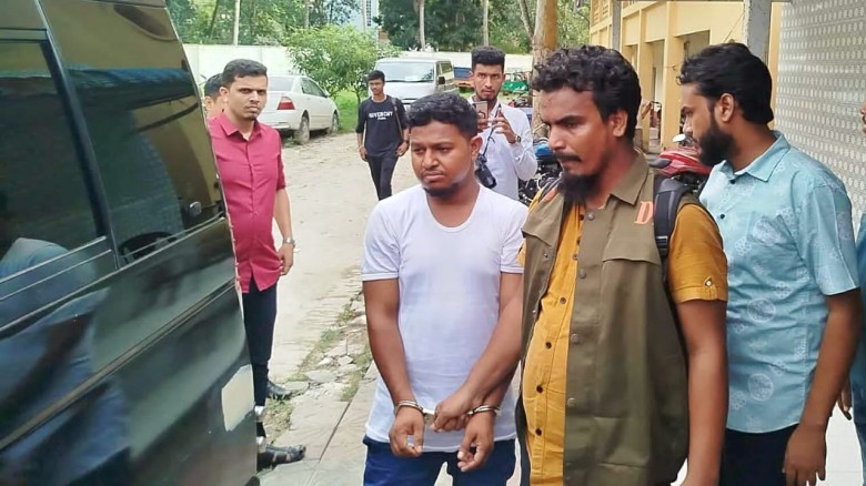 ধর্ষণে ব্যর্থ হয়ে কুবি শিক্ষার্থী ও তার মাকে হত্যা...