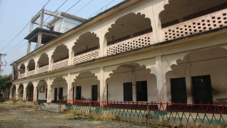 দেবিদ্বারে মাদ্রাসার জায়গা দখলের অভিযোগে গাছ কাটলে...