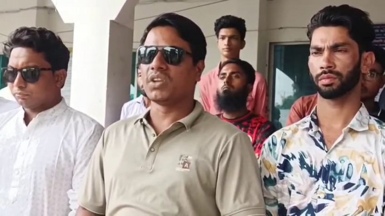 মেঘনায় আ.লীগ চেয়ারম্যানদের প্রবেশ ঠেকাতে ছাত্রদলের...