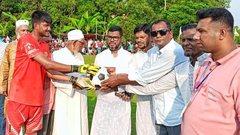 আব্দুল্লাহপুরের ফুটবল টুর্নামেন্ট দেবিদ্বারে স্মরণ...