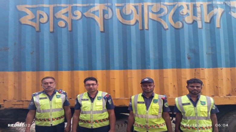 কুমিল্লায় পুলিশের ধাওয়ায় ছিনতাইকারীদের ফেলে যাওয়া ...