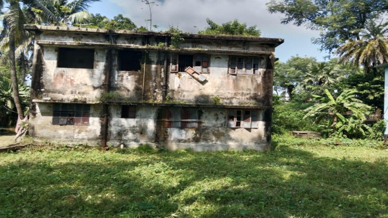 বুড়িচং সরকারি মৎস্য হ্যাচারী যেন ভূতুড়ে বাড়ি...