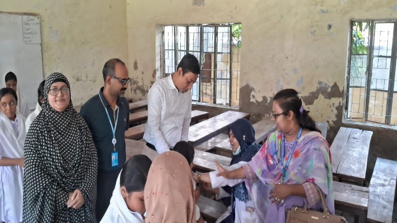 বুড়িচংয়ে শিক্ষার্থীদের টাইফয়েডের টিকা প্রদান