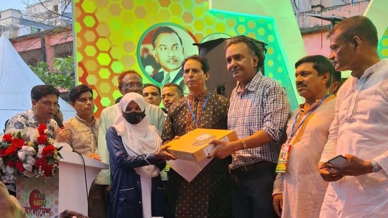 হাসিনা পুত্র জয়  হাজার হাজার কোটি টাকা লোপাট করেছে...