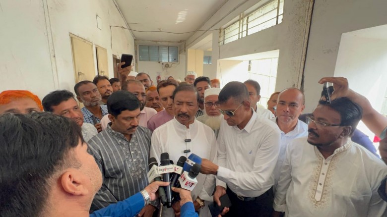 দোলাসহ হামলায় আহতদের দেখতে হাসপাতালে বিএনপি নেতা ক...