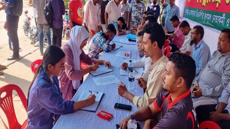 কুমিল্লা–৬ এ টানা কর্মসূচির দশম দিনে হাজী ইয়াছিনের...