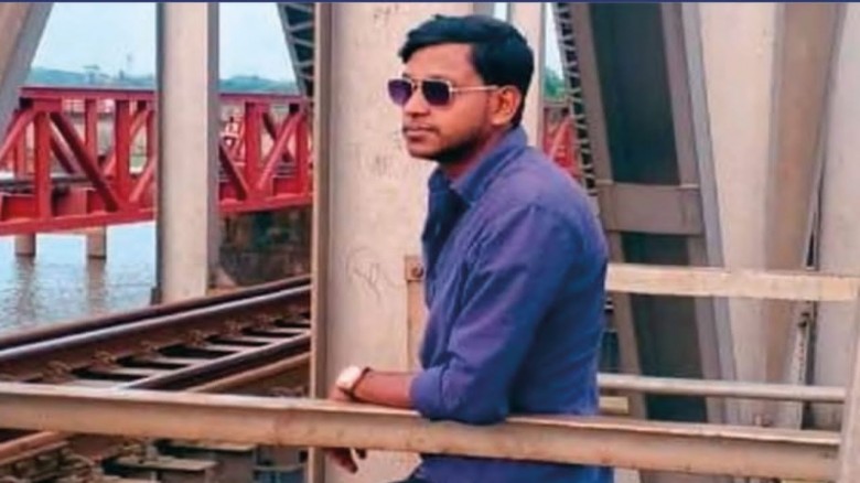 কুমিল্লার চান্দিনায় বাসের ধাক্কায় ড্রামট্রাক চালক ...