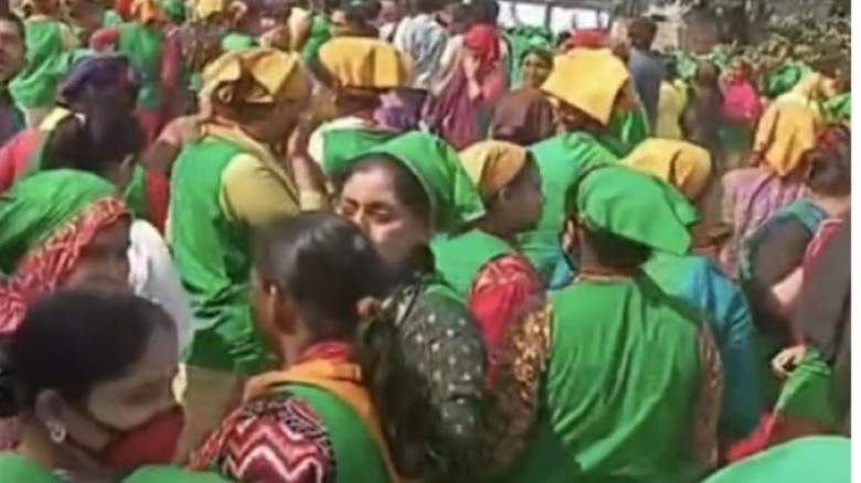 কুমিল্লা ইপিজেডে ভূমিকম্প আতঙ্কে অন্তত  ৮০ নারী শ্...