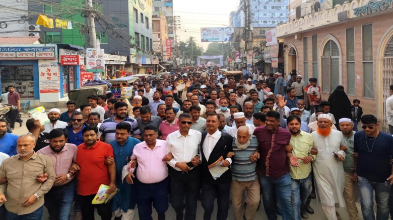 কুমিল্লায় মনিরুল হক চৌধুরীর সমর্থনে ৩১ দফার লিফলে...