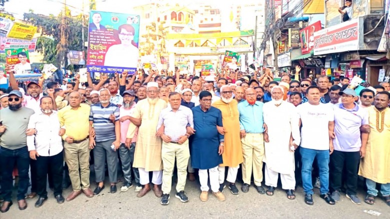 কুমিল্লায় ৩১ দফা ও ইয়াছিনের ১০ দফা প্রচারে লিফলেট ...