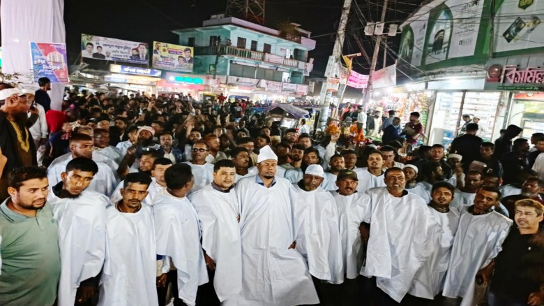 মনোনয়ন দাবিতে নাঙ্গলকোটে  বিএনপি নেতাকর্মীদের কাফন...