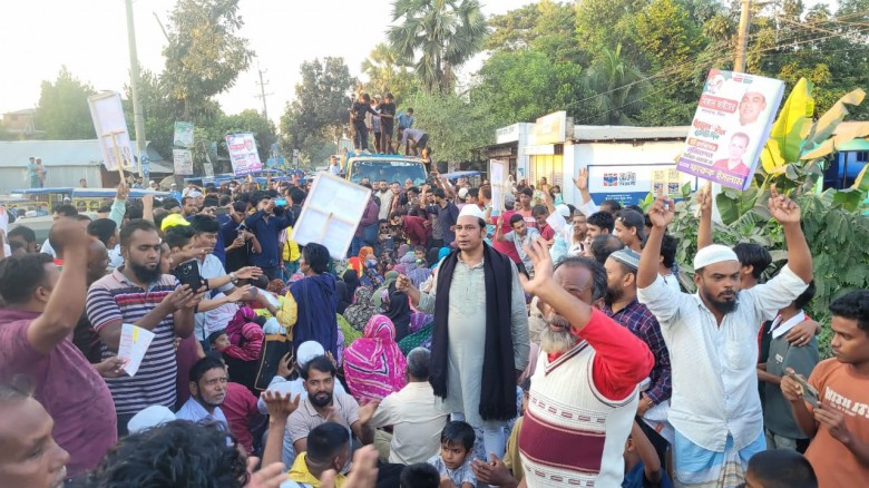 কুমিল্লা-৫ আসনে মনোনয়ন বঞ্চিত নেতার সমর্থনে মহাসড়ক...