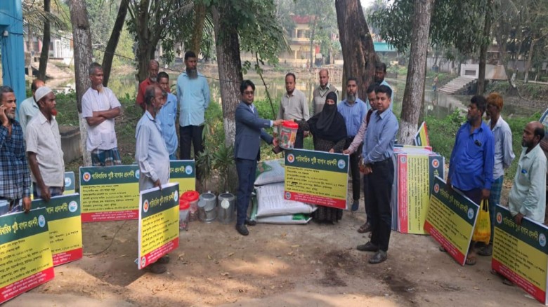 ব্রাহ্মণপাড়ায় পারিবারিক পুষ্টি বাগান প্রদর্শনী বিত...