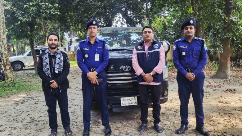 মানিকগঞ্জে তিন বছর আগে চুরি হওয়া মাইক্রোবাস উদ্ধার...