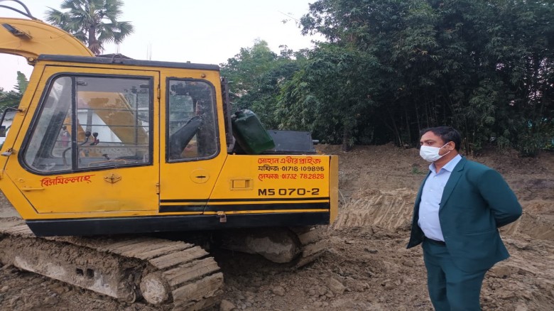অবৈধ মাটি উত্তোলনে ভ্রাম্যমাণ আদালতের ৫০ হাজার টাক...