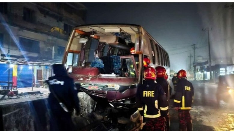কুমিল্লায় যাত্রীবাহী বাস নিয়ন্ত্রণ হারিয়ে আহত ২৫...