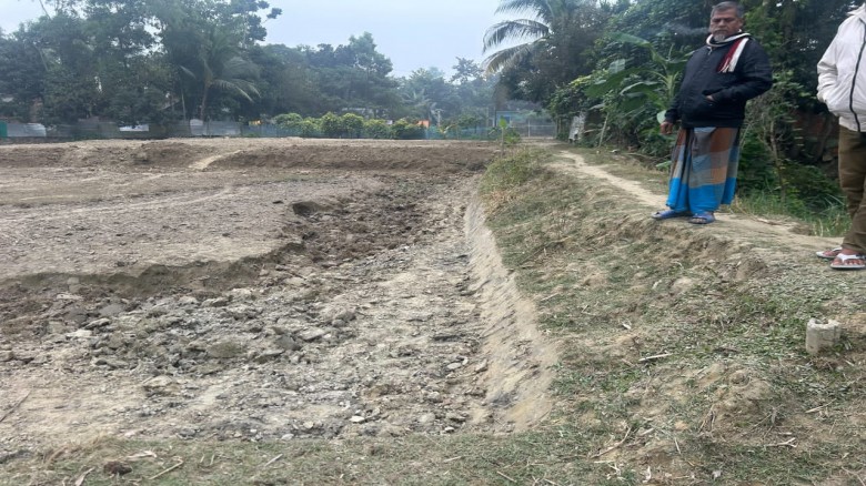 নাঙ্গলকোটে সরকারি খাল দখল করে রাস্তা নির্মাণ...