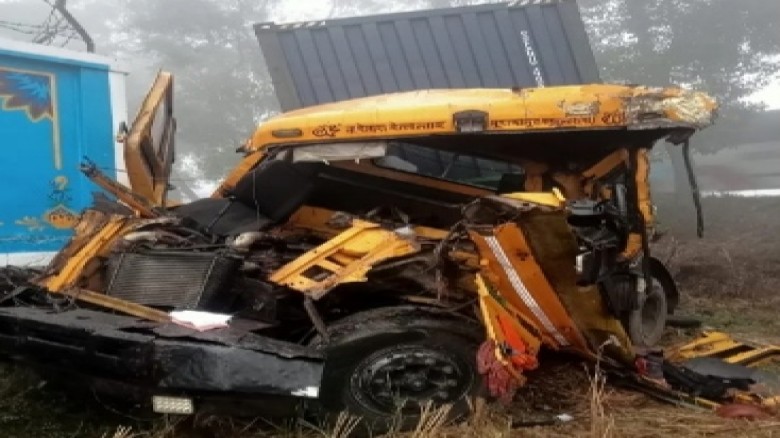 কুমিল্লার চৌদ্দগ্রামে দুই কাভার্ডভ্যানের ধাক্কায় প...
