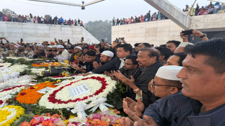 খালেদা জিয়ার কবর জিয়ারত করলেন বিএনপি প্রার্থী আবুল...