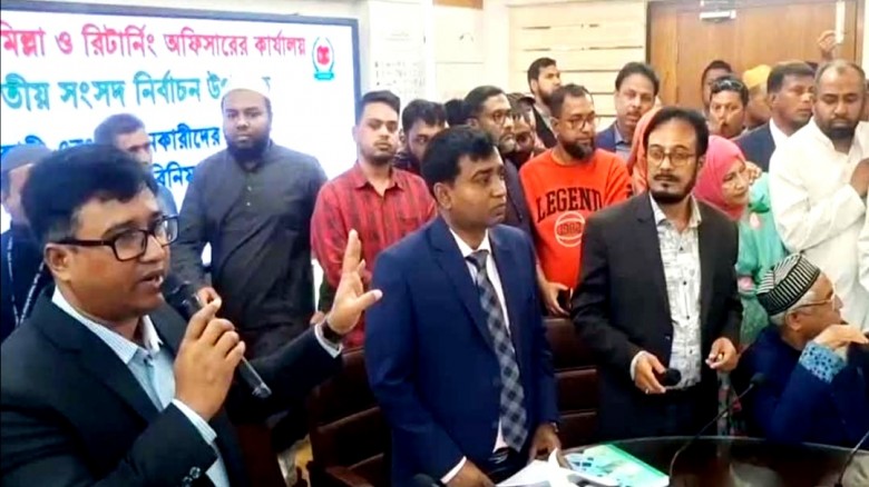 কুমিল্লায় প্রতীক বরাদ্দের দিনেই  আচরণবিধি লঙ্ঘনের ...