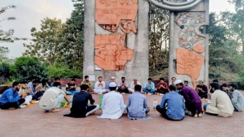 কুবিতে সাতকানিয়া-লোহাগাড়া অ্যাসোসিয়েশনের ইফতার...