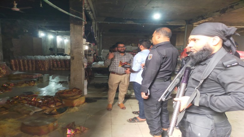 কুমিল্লা বিবির বাজারে সেমাই কারখানায় অভিযাবে ২ লাখ...