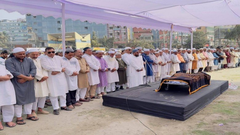 কুমিল্লা মহানগর বিএনপির সভাপতি আবুর বাবার জানাজায় ...