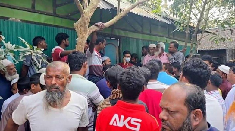 কুমিল্লায় একই ঘরের দুই কক্ষে ঝু/ল/ছিল মা-মেয়ের লা/শ