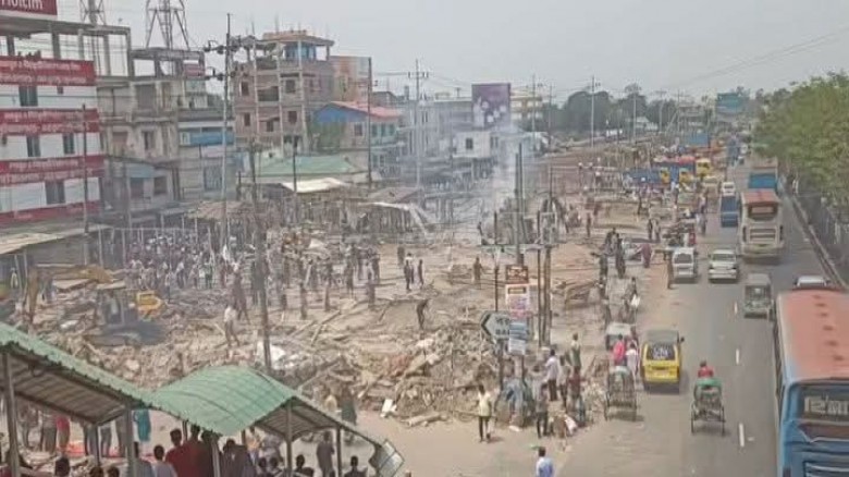 কুমিল্লার নিমসার বাজারে তিন শতাধিক অ'বৈ'ধ স্থাপনা ...
