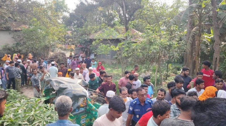 কুমিল্লায় অটোরিকশা-কাভার্ডভ্যানের সং'ঘ'র্ষে মা-ছেলে নি'হ'ত
