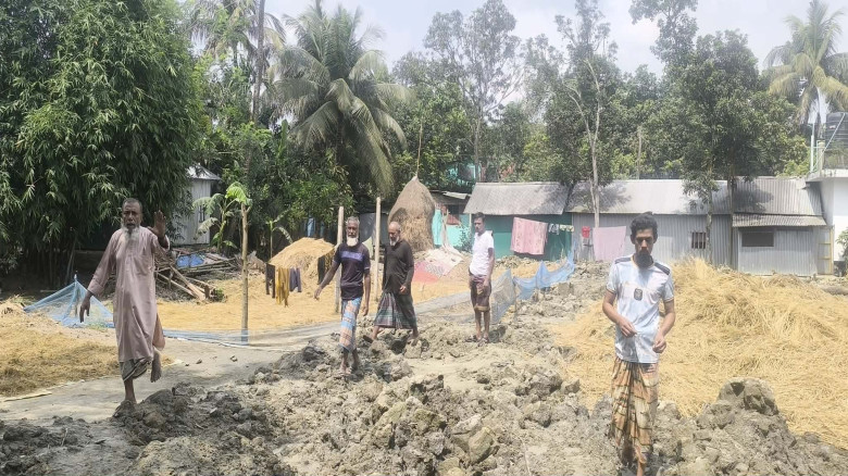 নাঙ্গলকোটে আদালতের আদেশ অমান্য করে জমি দ'খ'লের চেষ্টা, হ'ত্যা'র হু'মকি