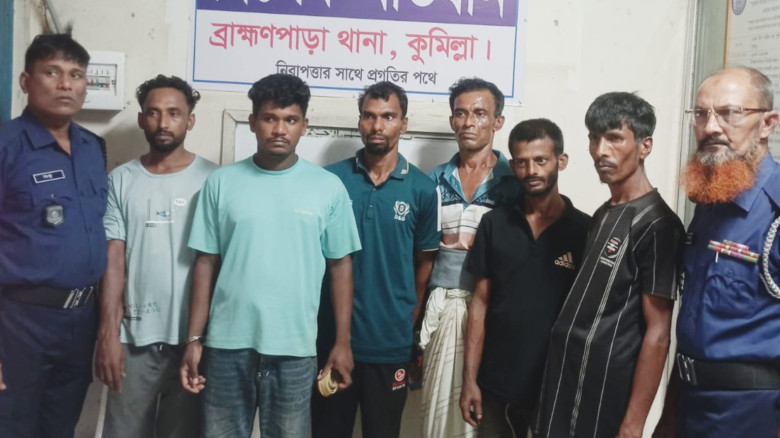 ব্রাহ্মণপাড়ায় পুলিশের অভিযানে গ্রে'প্তা'র ৬